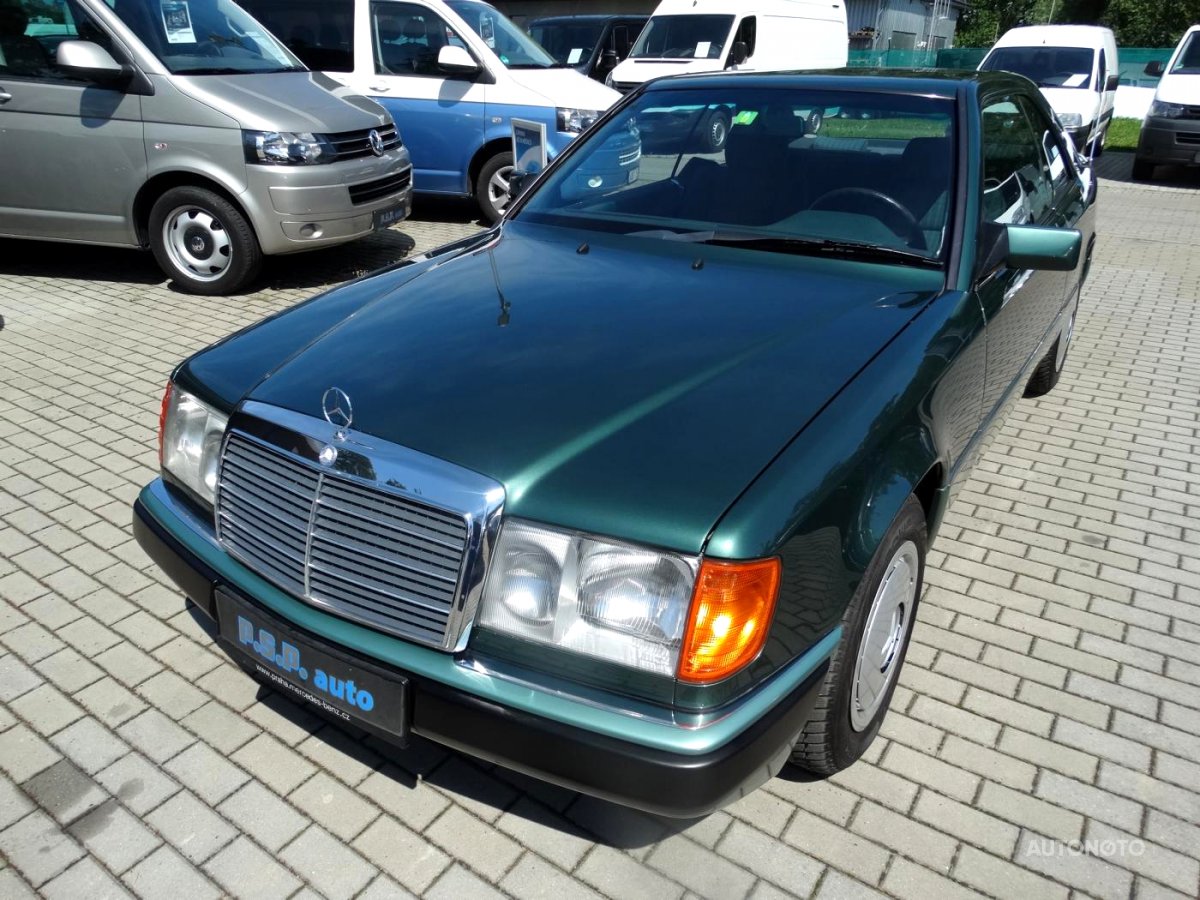 Mercedes-Benz 124, 1991 - pohled č. 3