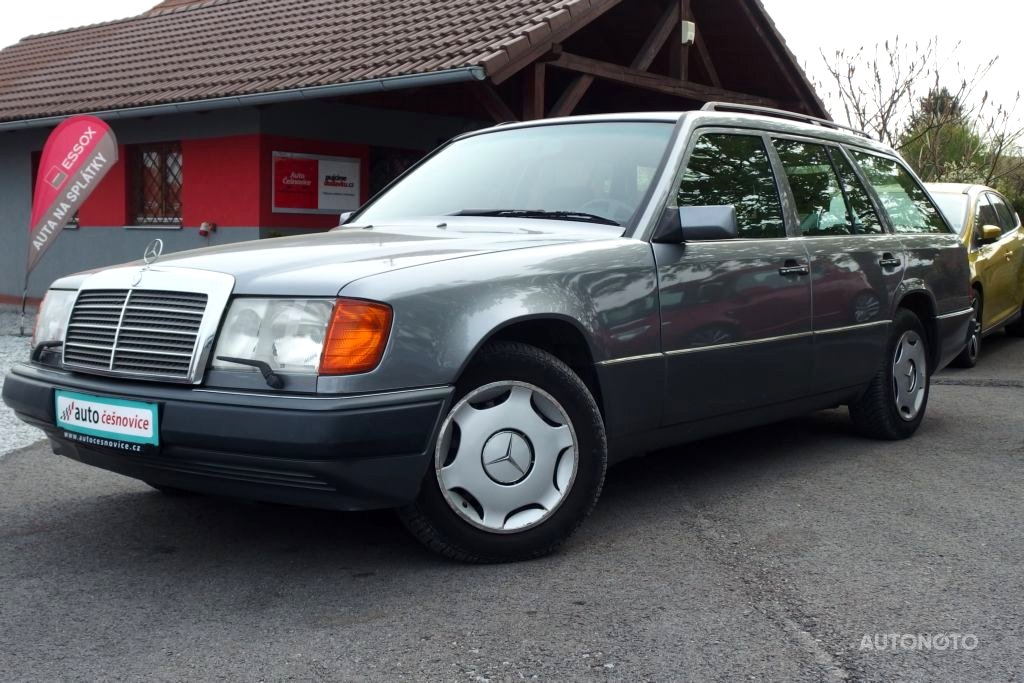 Mercedes-Benz 124, 1992 - pohled č. 2