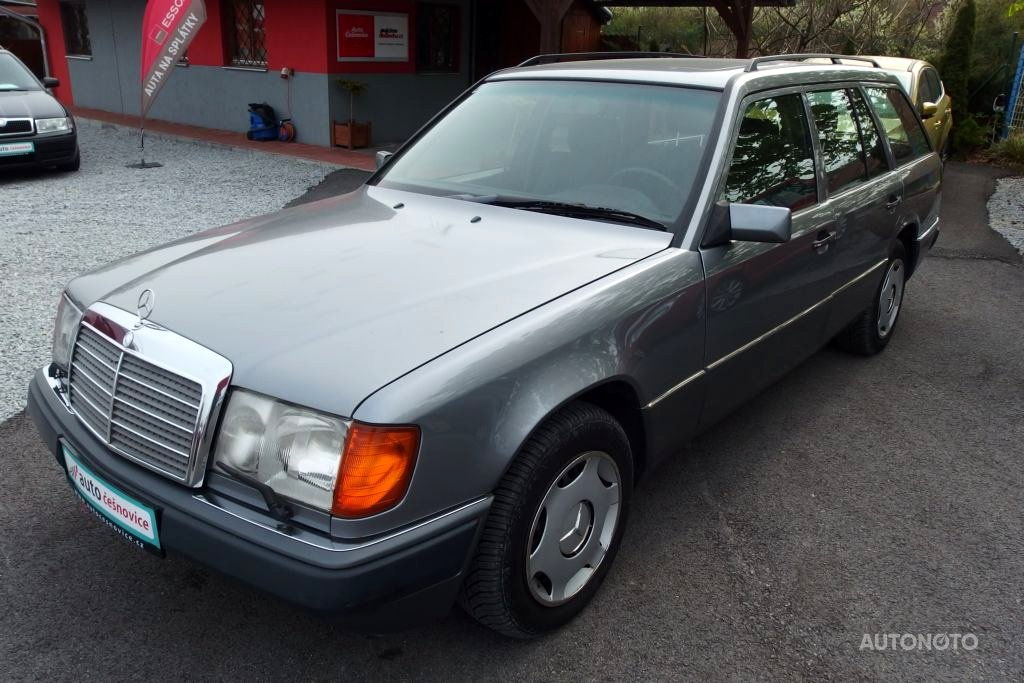 Mercedes-Benz 124, 1992 - pohled č. 3