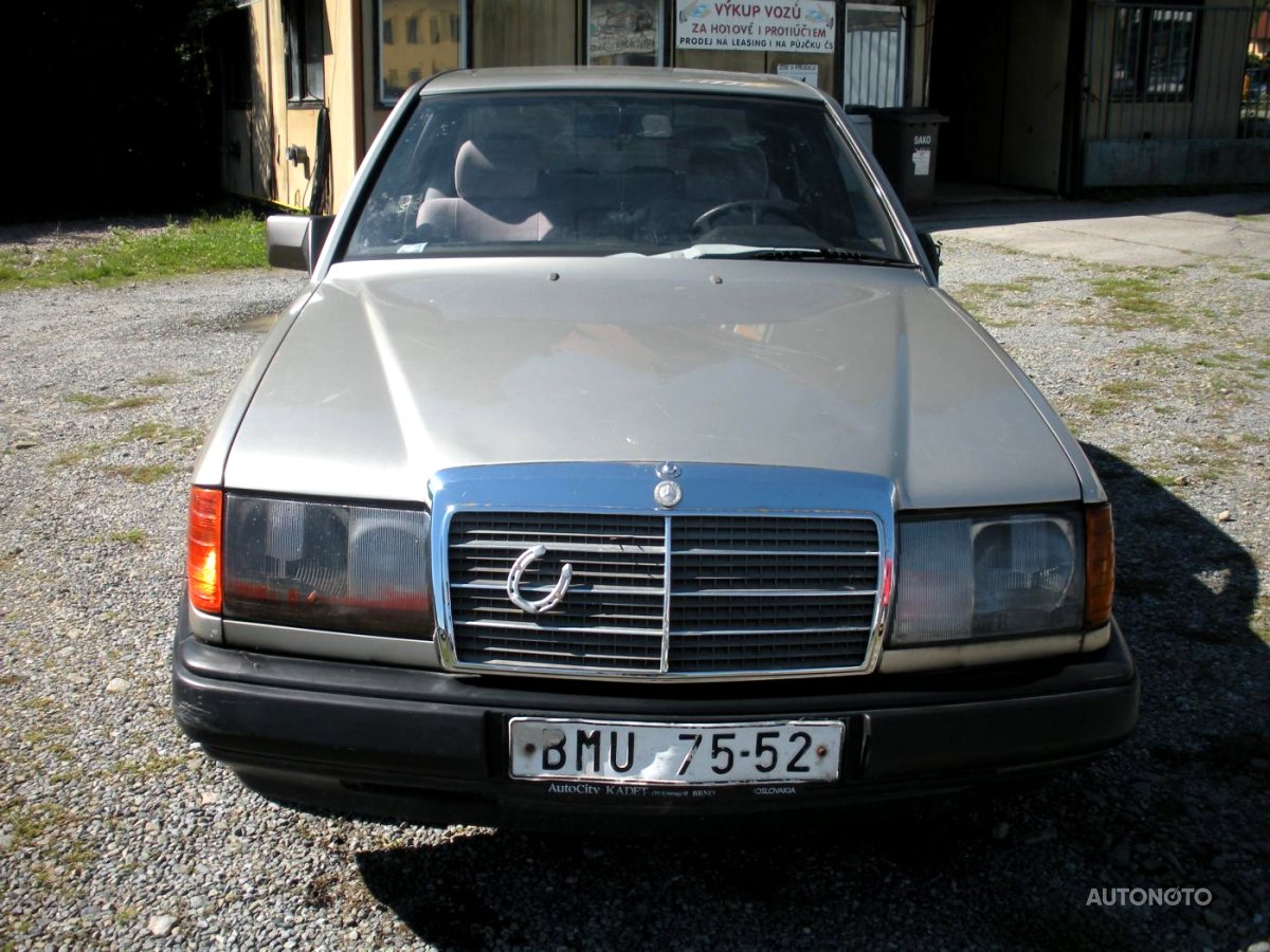Mercedes-Benz 124, 1992 - pohled č. 1