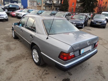 Mercedes-Benz 124, 1990 - pohled č. 3