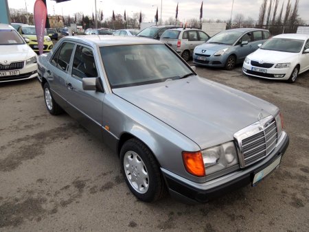 Mercedes-Benz 124, 1990 - pohled č. 6
