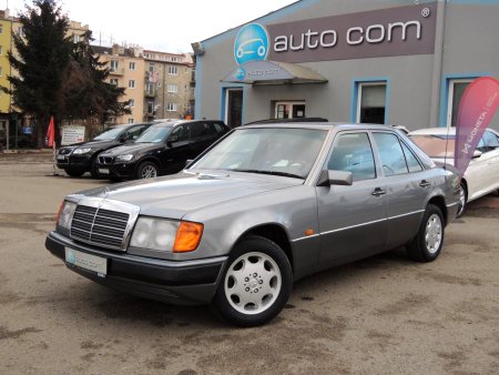 Mercedes-Benz 124, 1990 - pohled č. 7