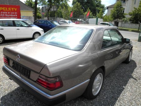 Mercedes-Benz 124, 1989 - pohled č. 7