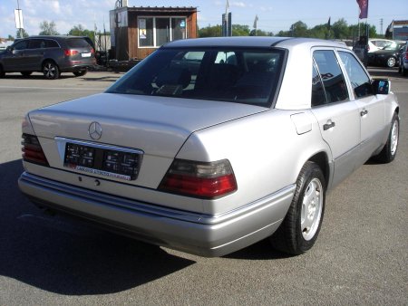 Mercedes-Benz 124, 1995 - pohled č. 2