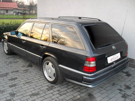 Mercedes-Benz 124, 1994 - pohled č. 3