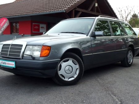 Mercedes-Benz 124, 1992 - pohled č. 2