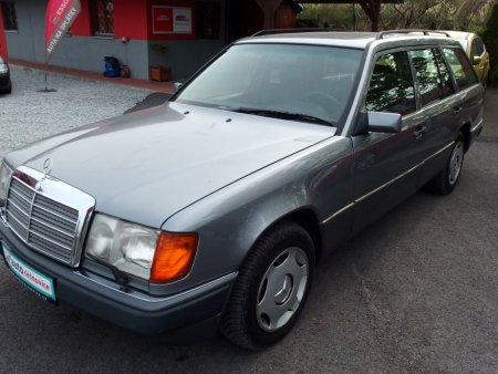 Mercedes-Benz 124, 1992 - pohled č. 3