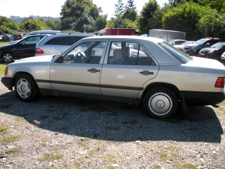 Mercedes-Benz 124, 1992 - pohled č. 3