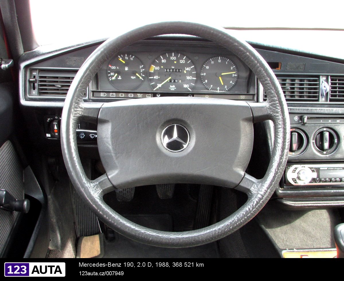 Mercedes-Benz 190, 1988 - pohled č. 12