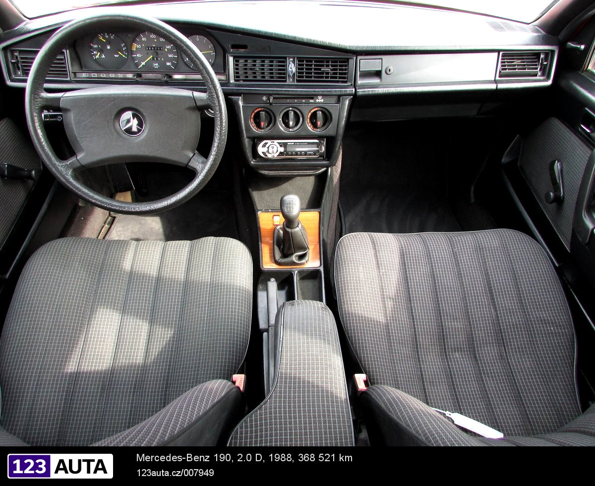 Mercedes-Benz 190, 1988 - pohled č. 13