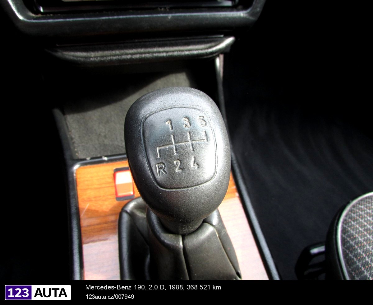 Mercedes-Benz 190, 1988 - pohled č. 21