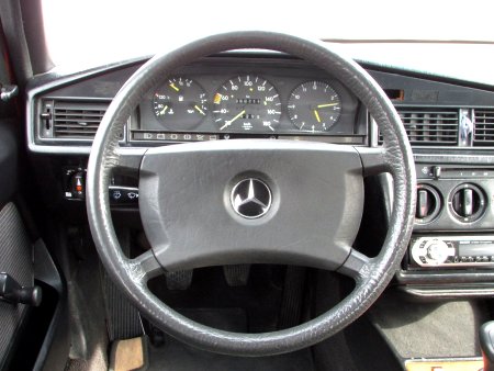 Mercedes-Benz 190, 1988 - pohled č. 12