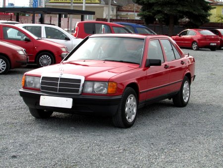 Mercedes-Benz 190, 1988 - pohled č. 3