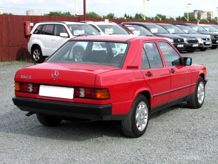 Mercedes-Benz 190, 1988 - pohled č. 5
