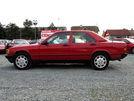 Mercedes-Benz 190, 1988 - pohled č. 8