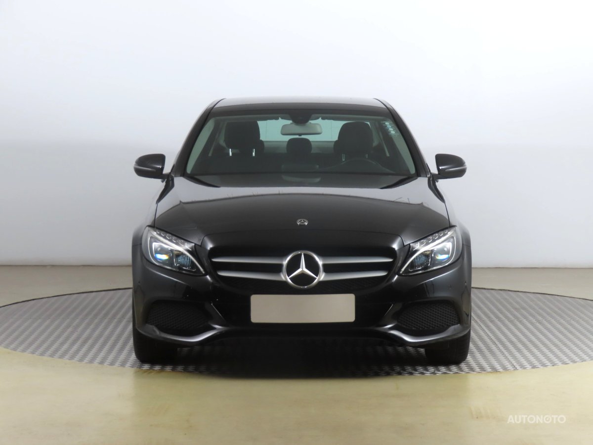 Mercedes-Benz C, 2018 - pohled č. 2