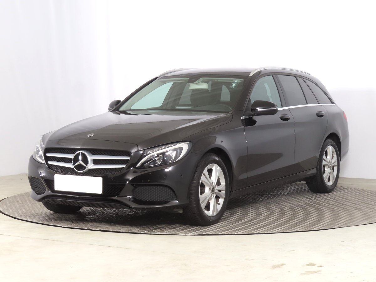 Mercedes-Benz C, 2018 - pohled č. 3