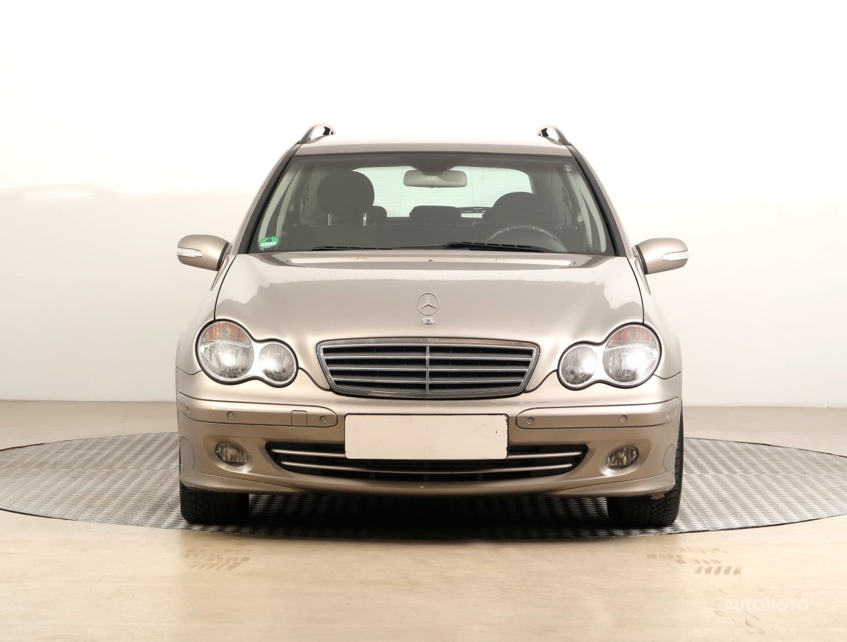 Mercedes-Benz C, 2004 - pohled č. 2