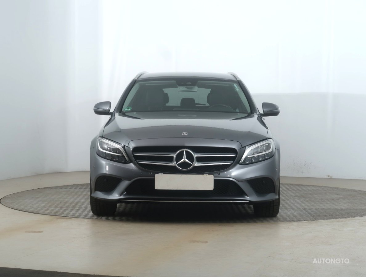 Mercedes-Benz C, 2019 - pohled č. 2