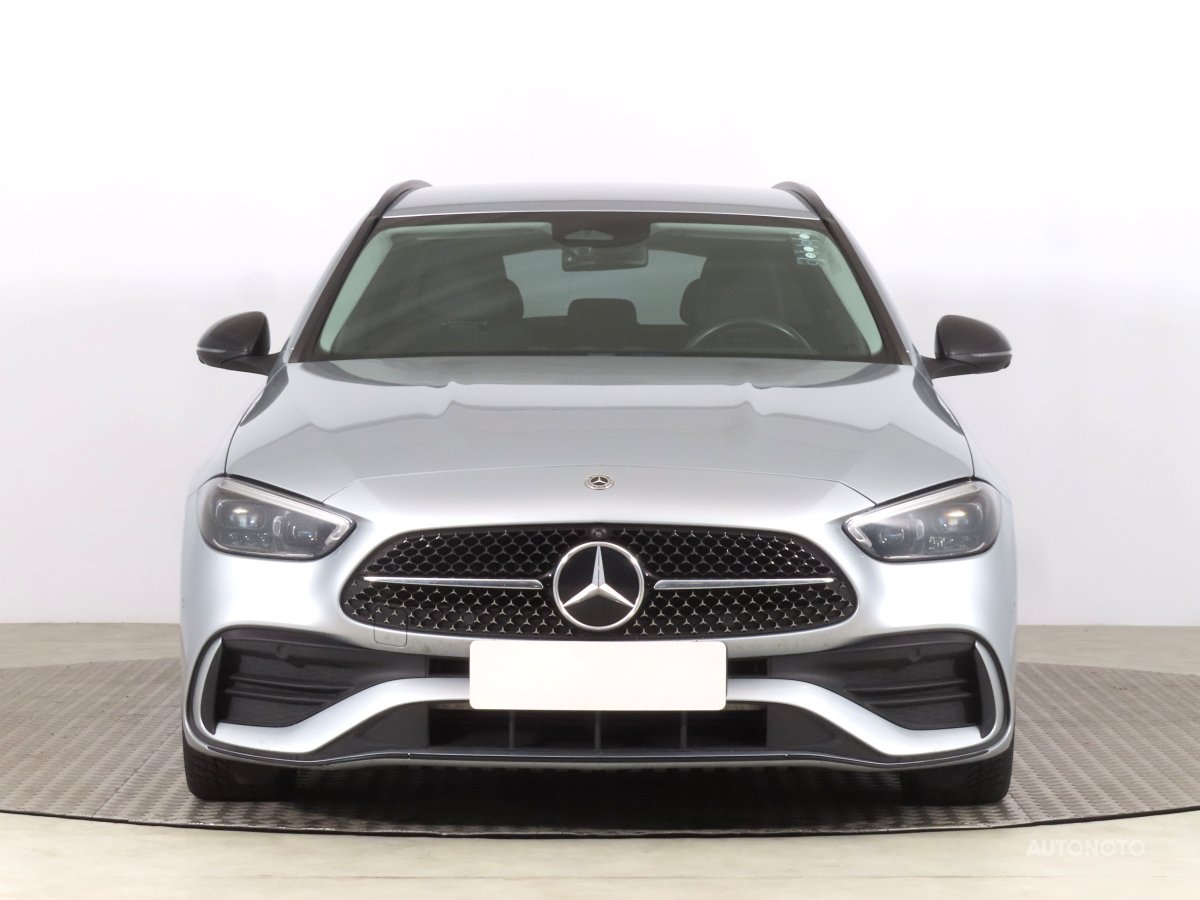 Mercedes-Benz C, 2022 - pohled č. 2