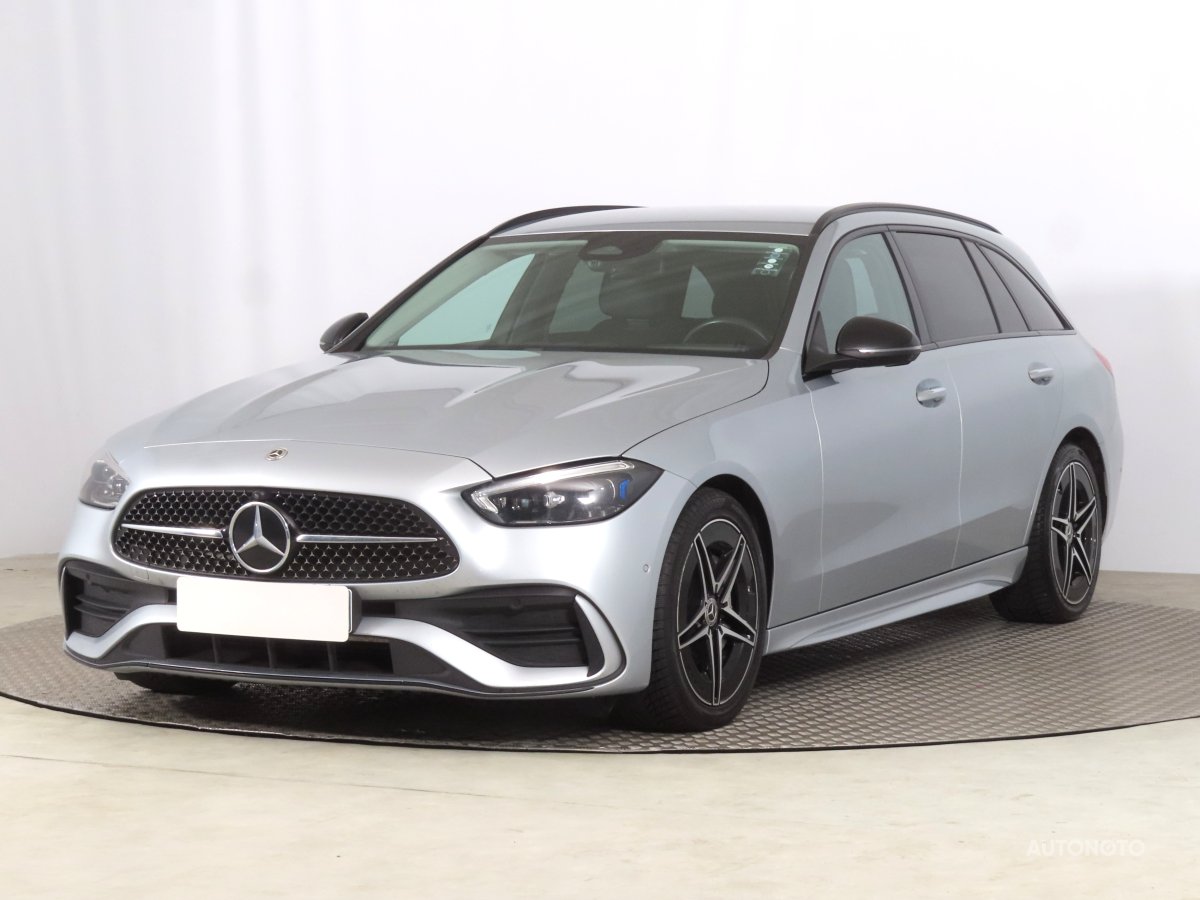Mercedes-Benz C, 2022 - pohled č. 3