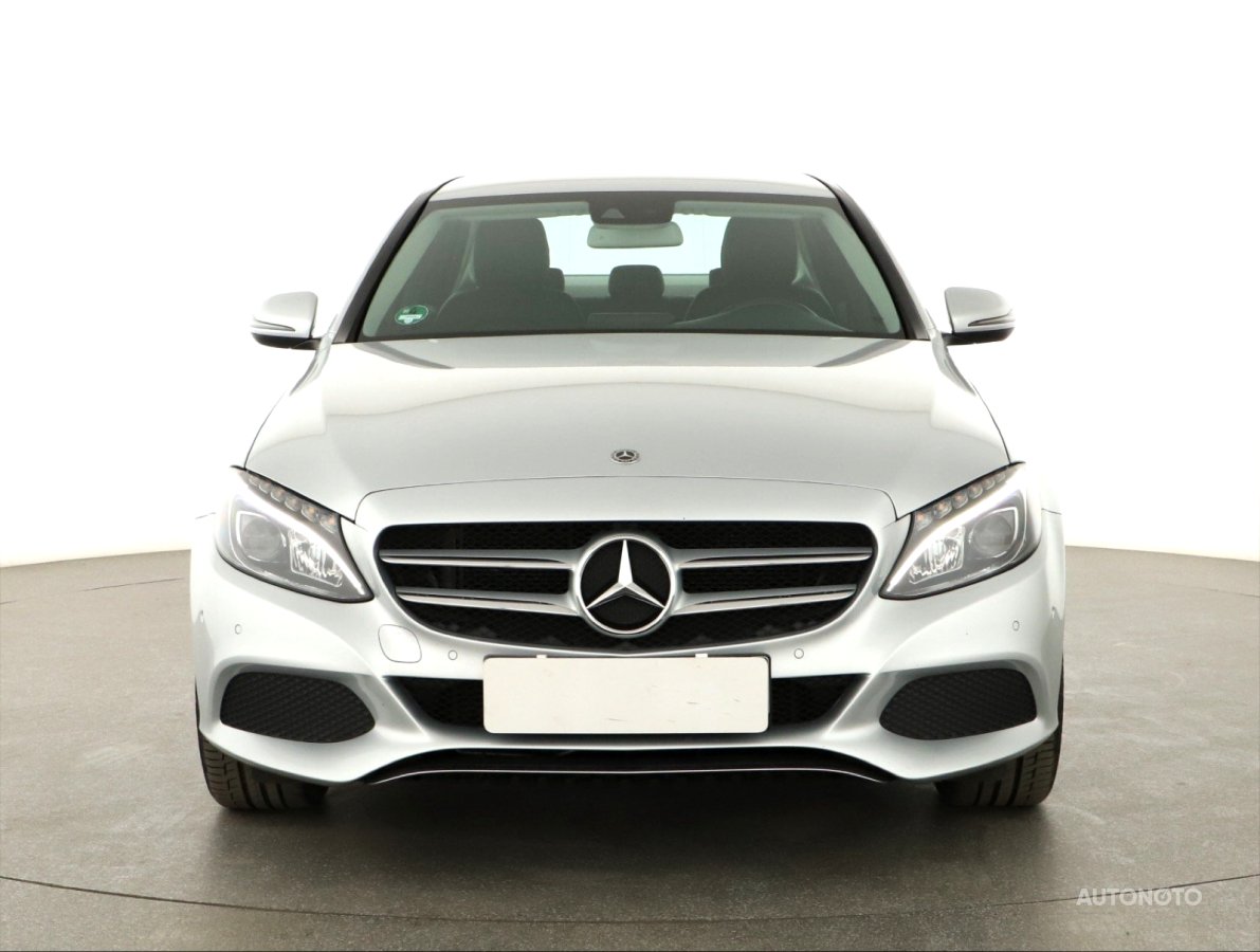 Mercedes-Benz C, 2019 - pohled č. 2