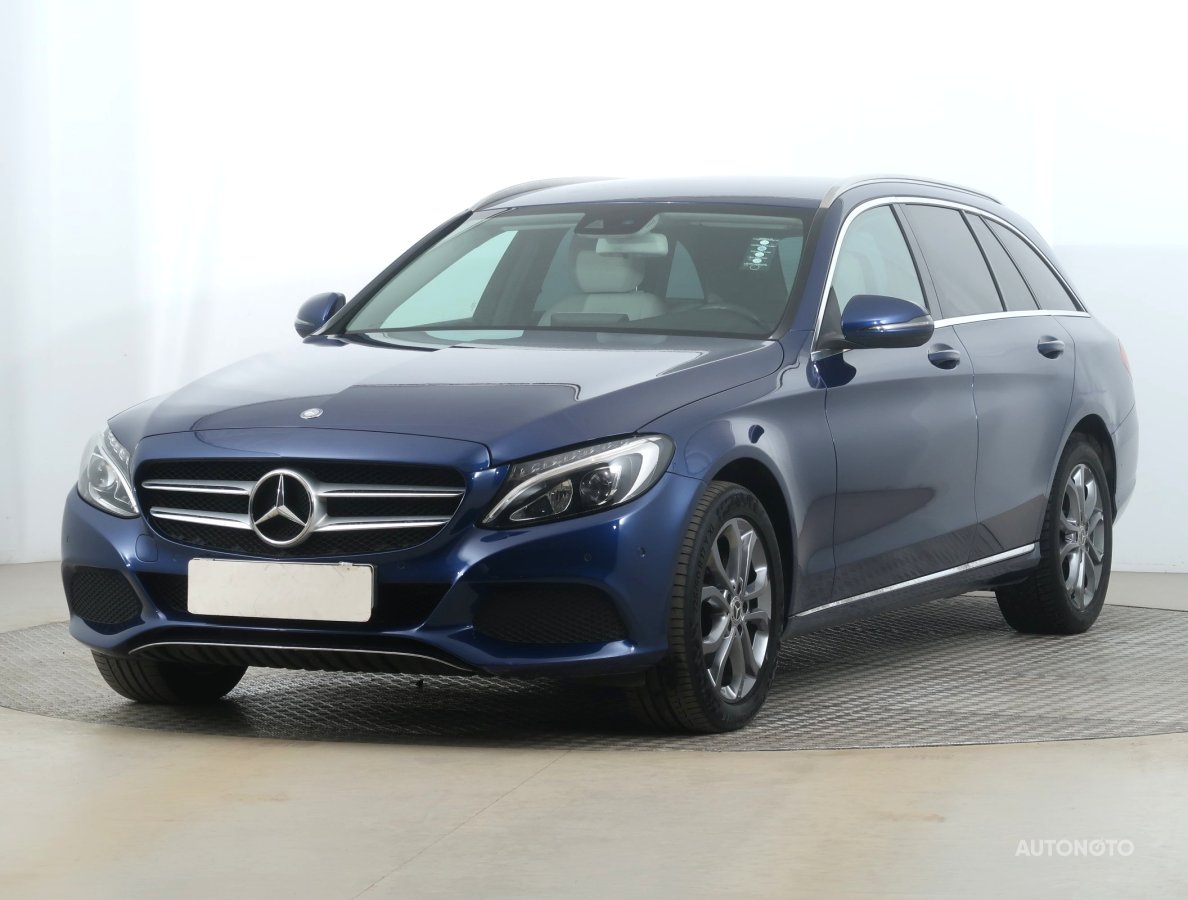 Mercedes-Benz C, 2017 - pohled č. 3