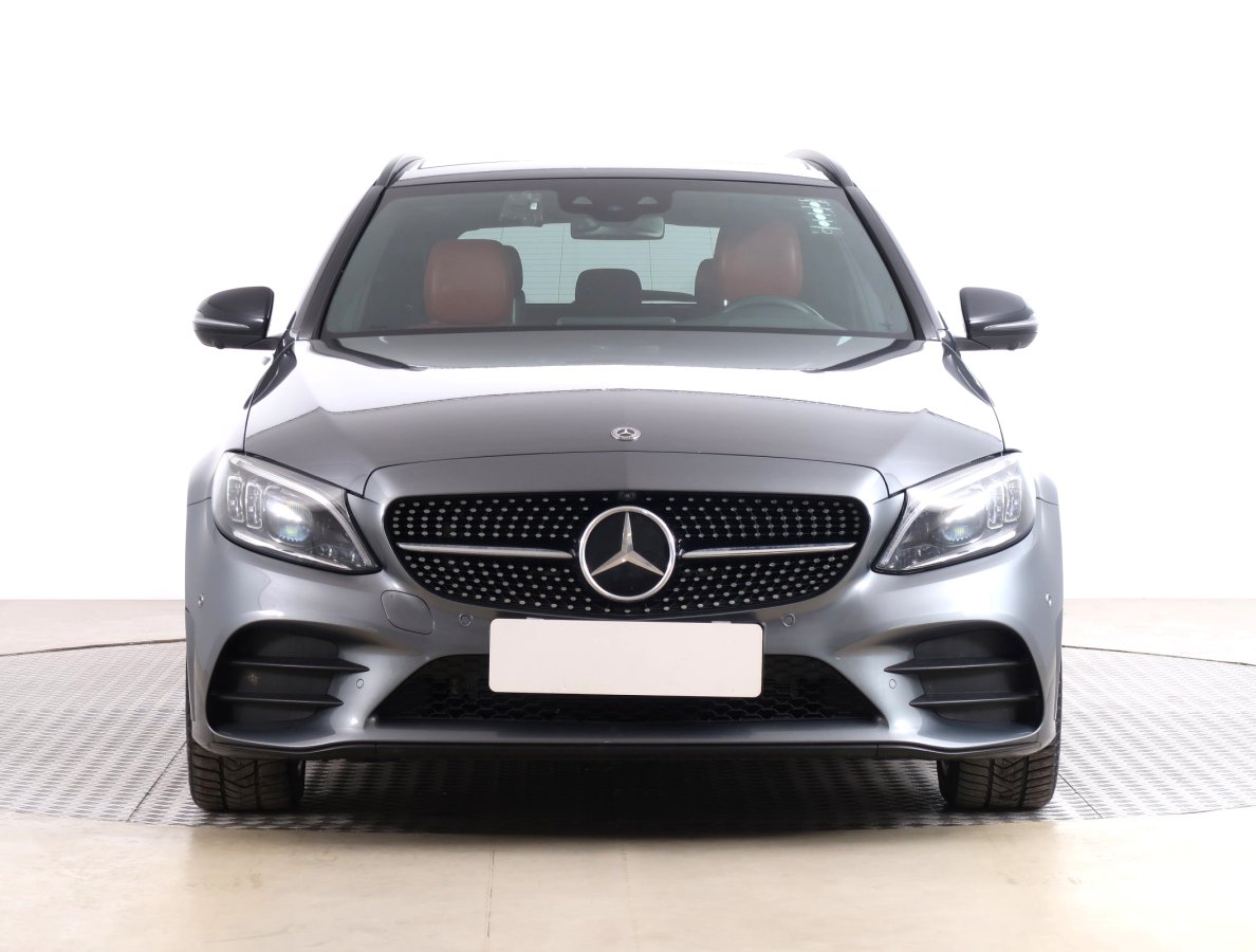 Mercedes-Benz C, 2019 - pohled č. 2