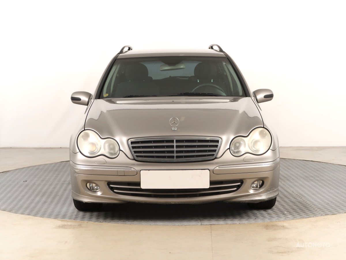 Mercedes-Benz C, 2005 - pohled č. 2