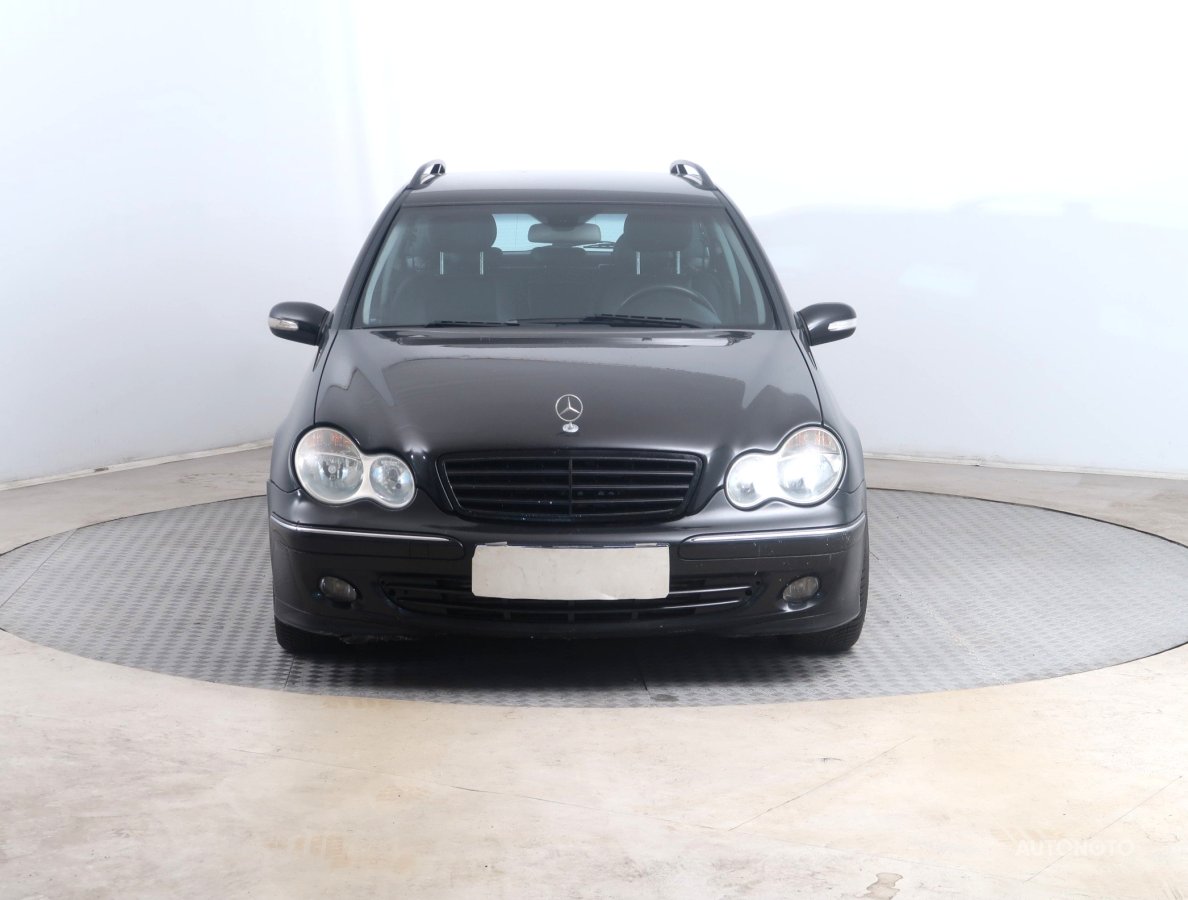 Mercedes-Benz C, 2005 - pohled č. 2