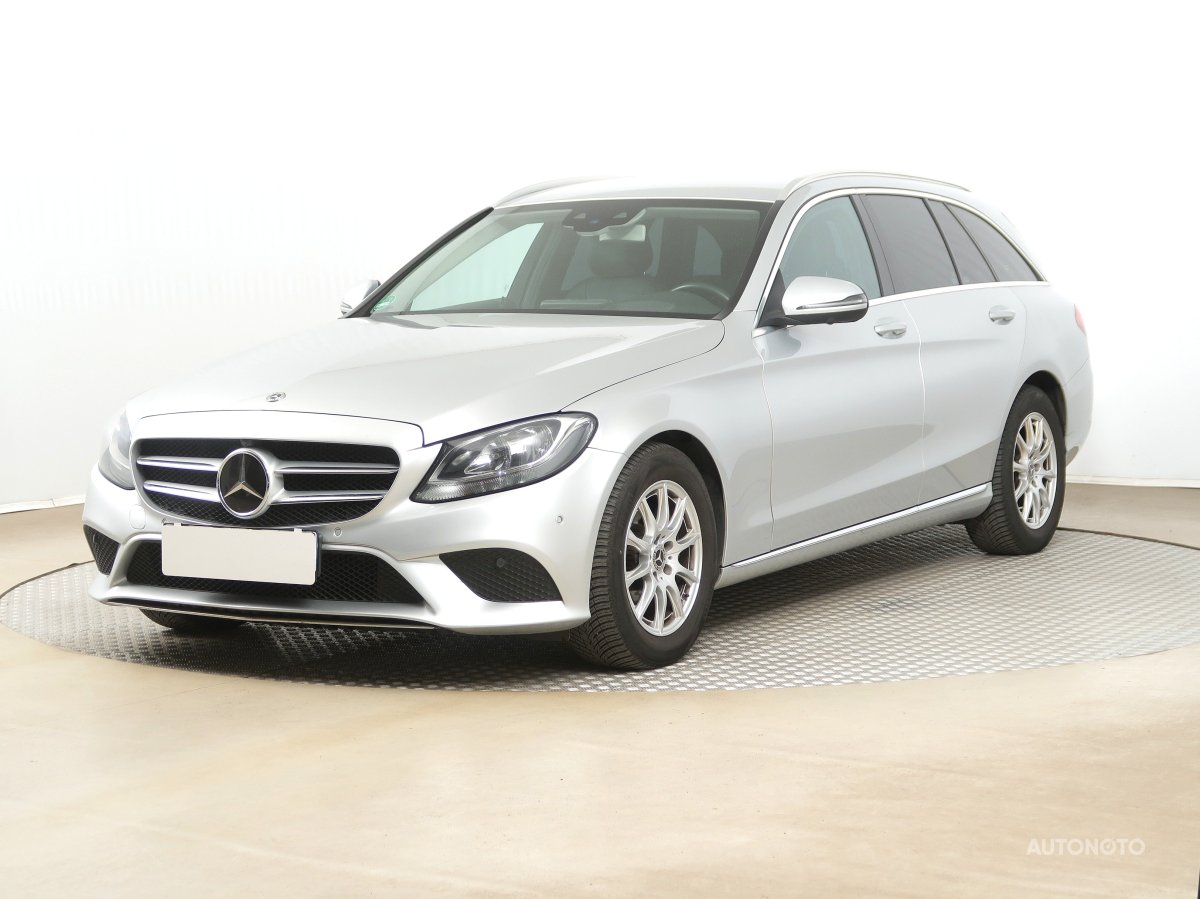 Mercedes-Benz C, 2018 - pohled č. 3