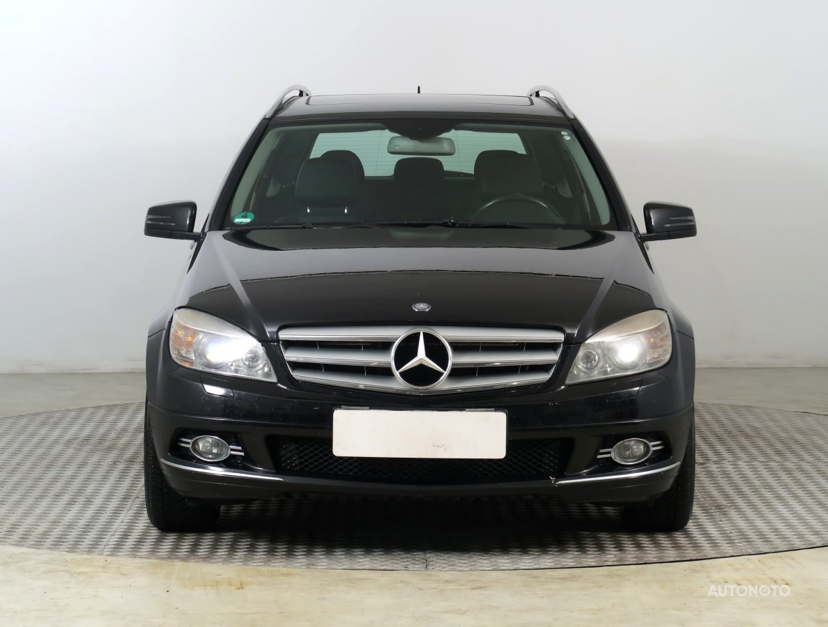 Mercedes-Benz C, 2009 - pohled č. 2