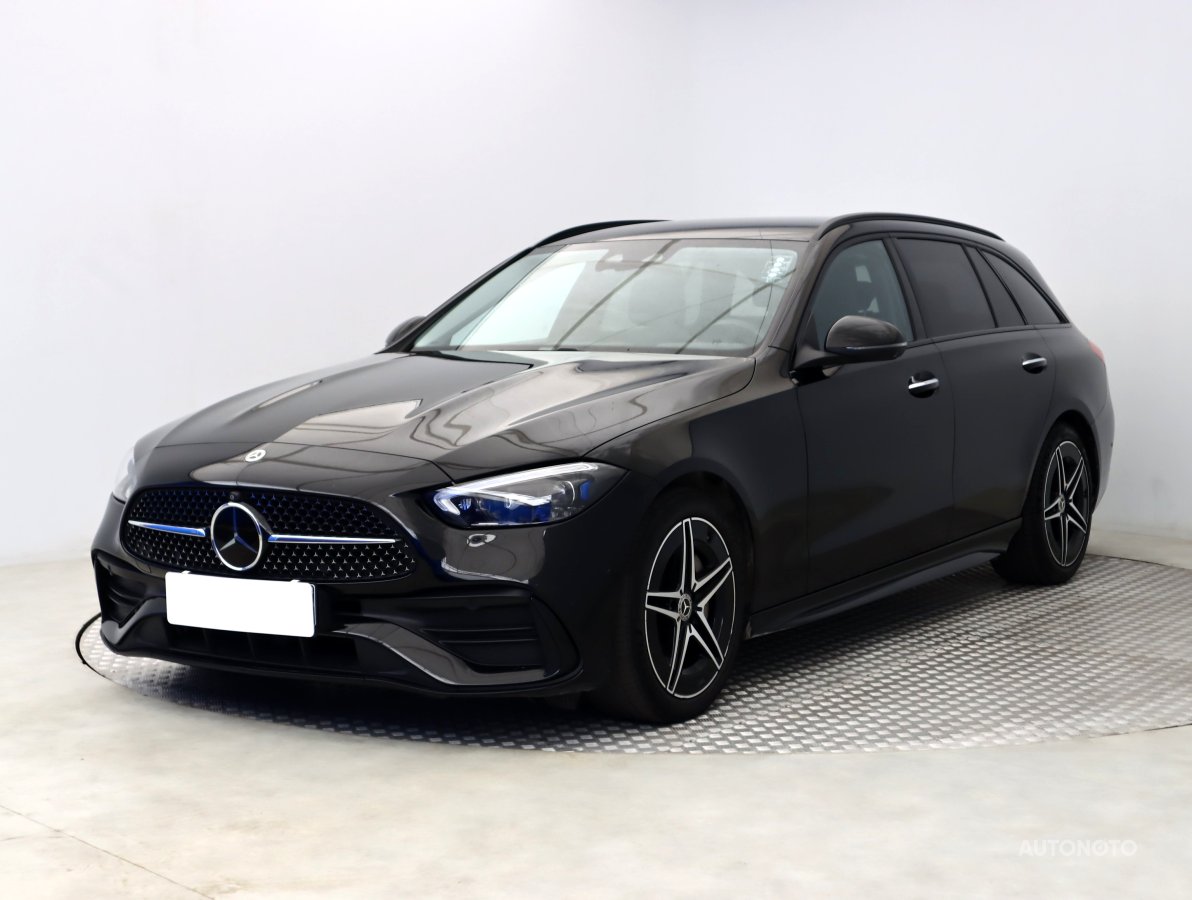 Mercedes-Benz C, 2022 - pohled č. 3