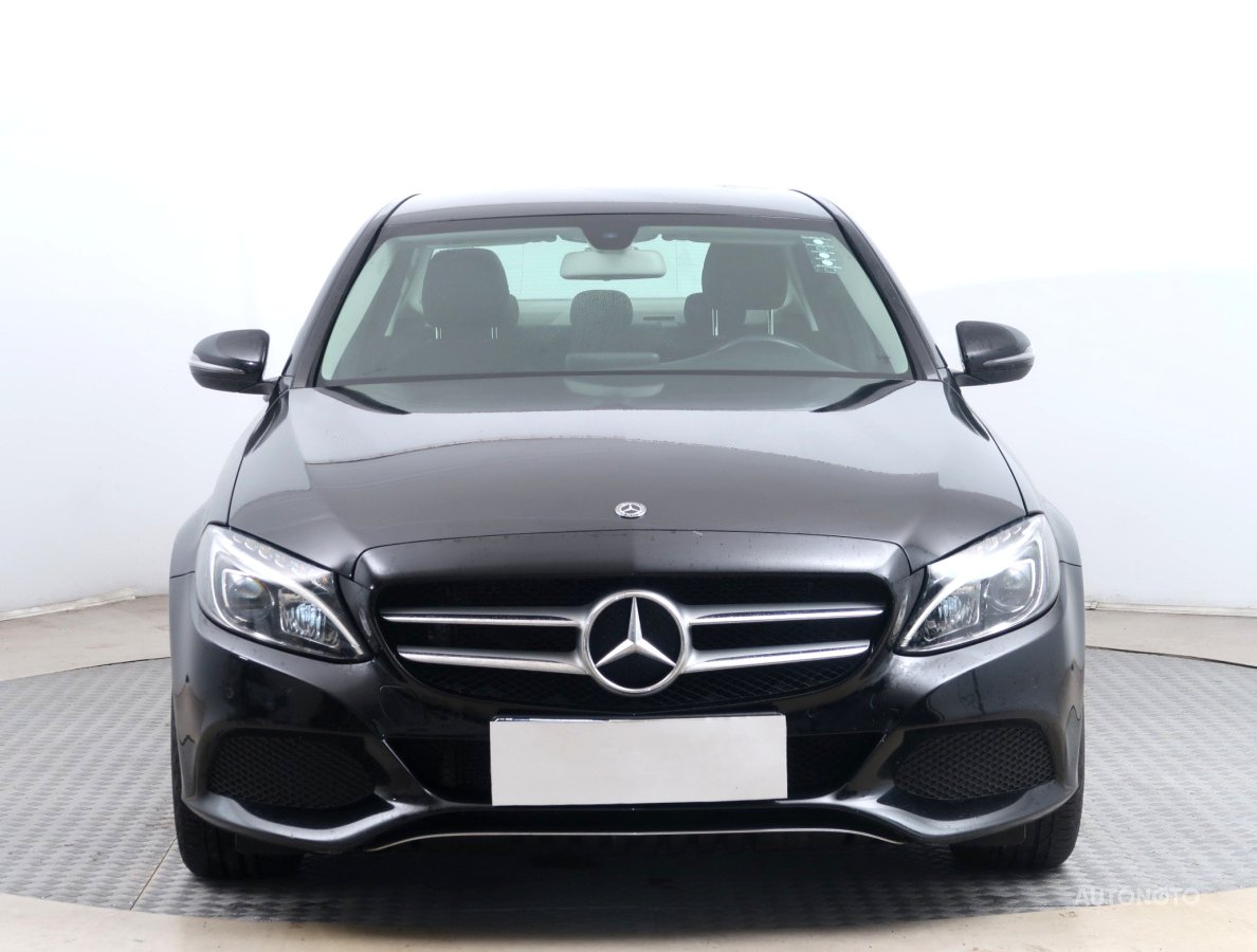 Mercedes-Benz C, 2018 - pohled č. 2