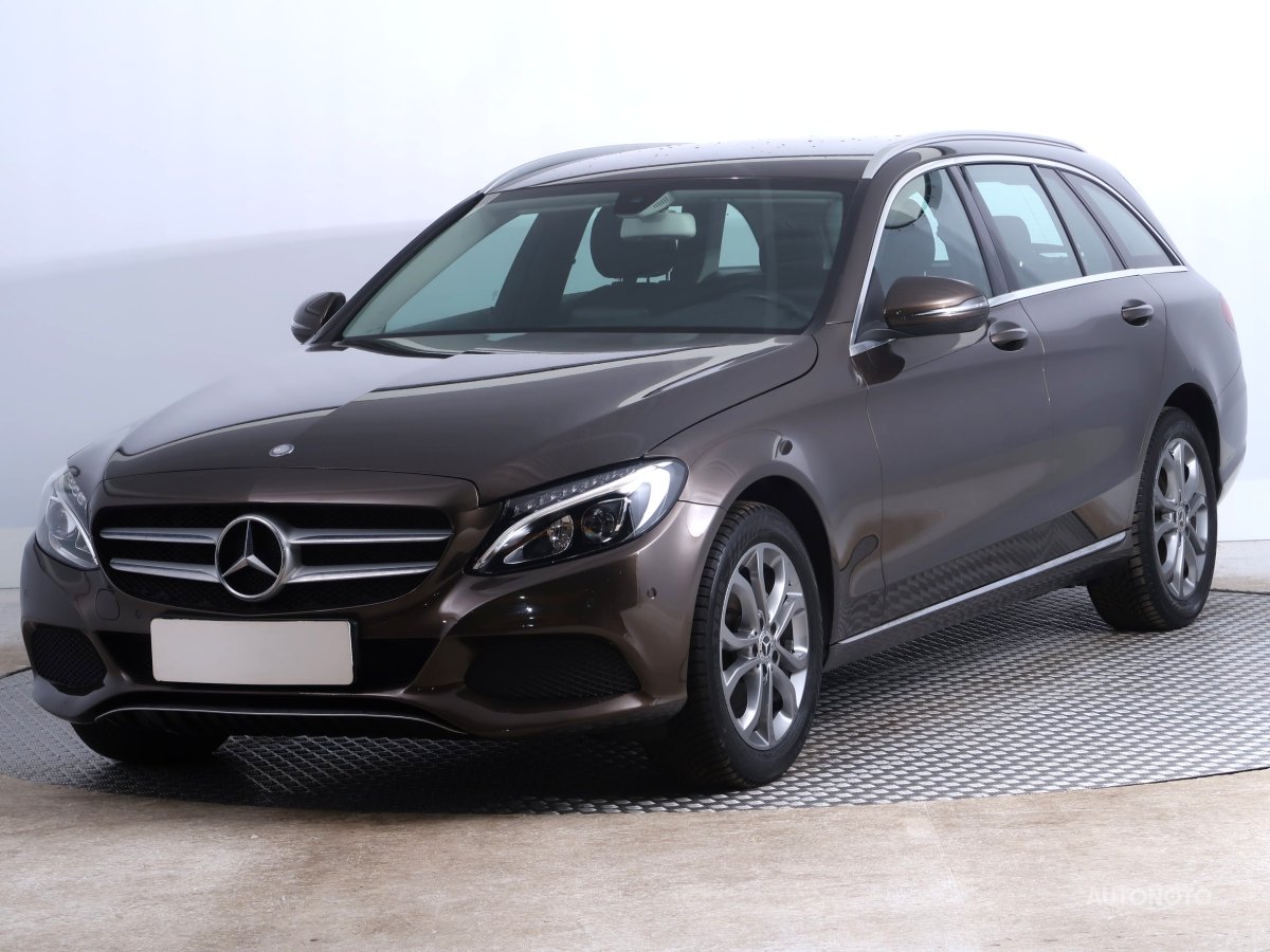 Mercedes-Benz C, 2017 - pohled č. 3