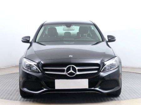 Mercedes-Benz C, 2018 - pohled č. 2