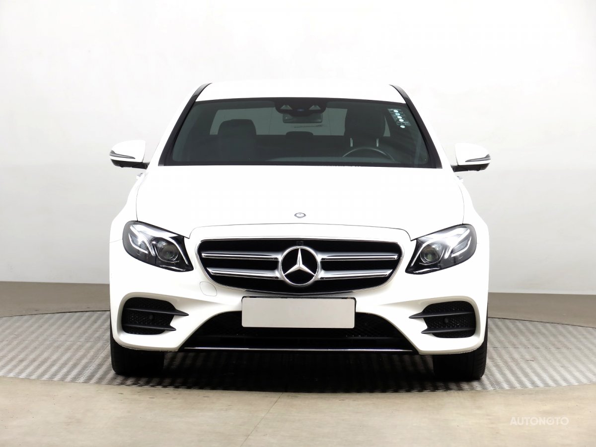 Mercedes-Benz E, 2016 - pohled č. 2