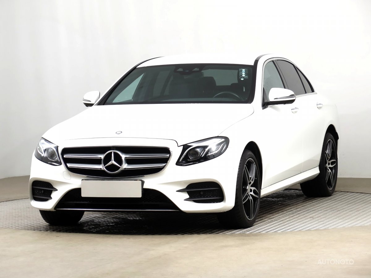 Mercedes-Benz E, 2016 - pohled č. 3