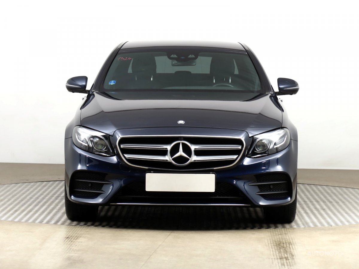 Mercedes-Benz E, 2016 - pohled č. 2