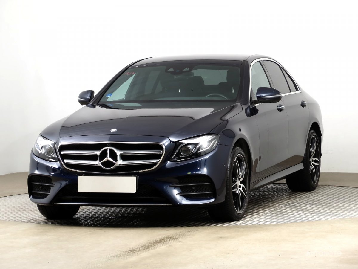 Mercedes-Benz E, 2016 - pohled č. 3