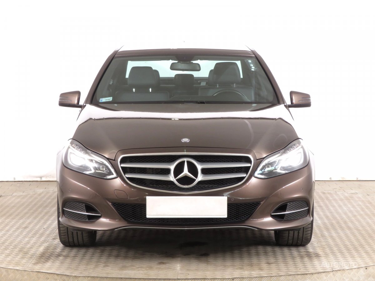 Mercedes-Benz E, 2016 - pohled č. 2