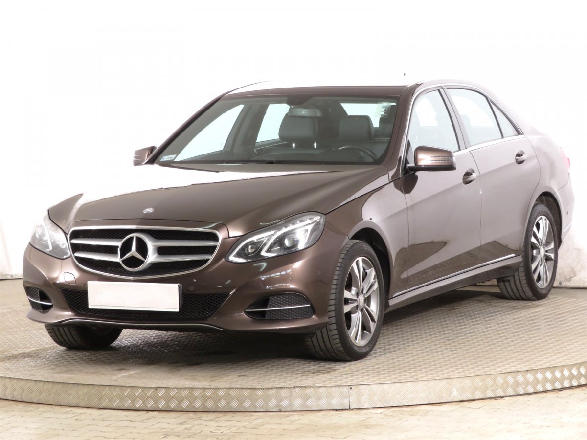 Mercedes-Benz E, 2016 - pohled č. 3