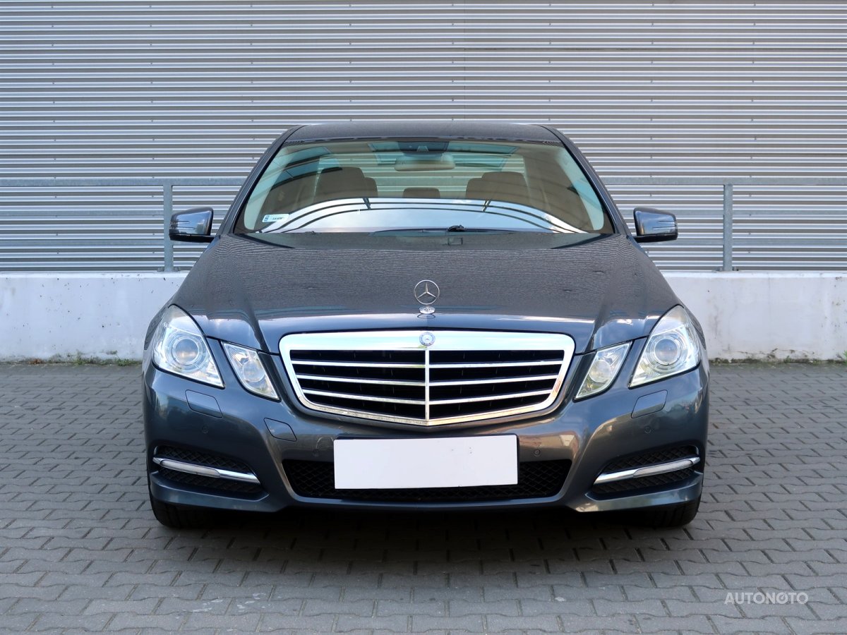 Mercedes-Benz E, 2011 - pohled č. 2