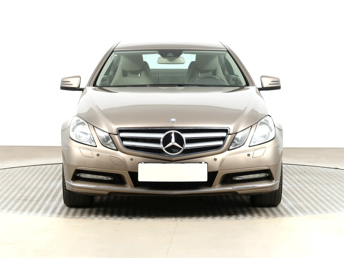 Mercedes-Benz E, 2012 - pohled č. 2