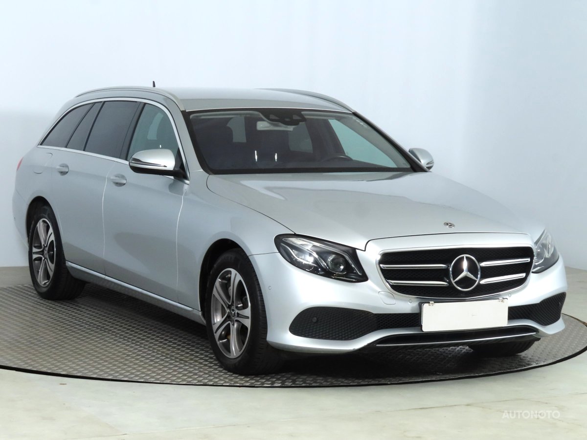 Mercedes-Benz E, 2019 - pohled č. 1
