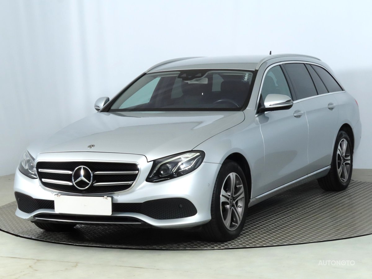 Mercedes-Benz E, 2019 - pohled č. 3