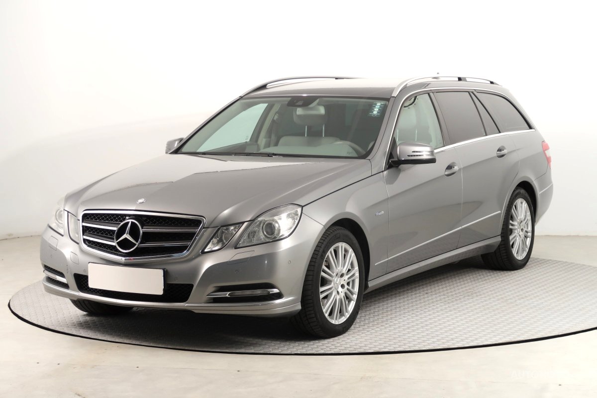 Mercedes-Benz E, 2012 - pohled č. 3