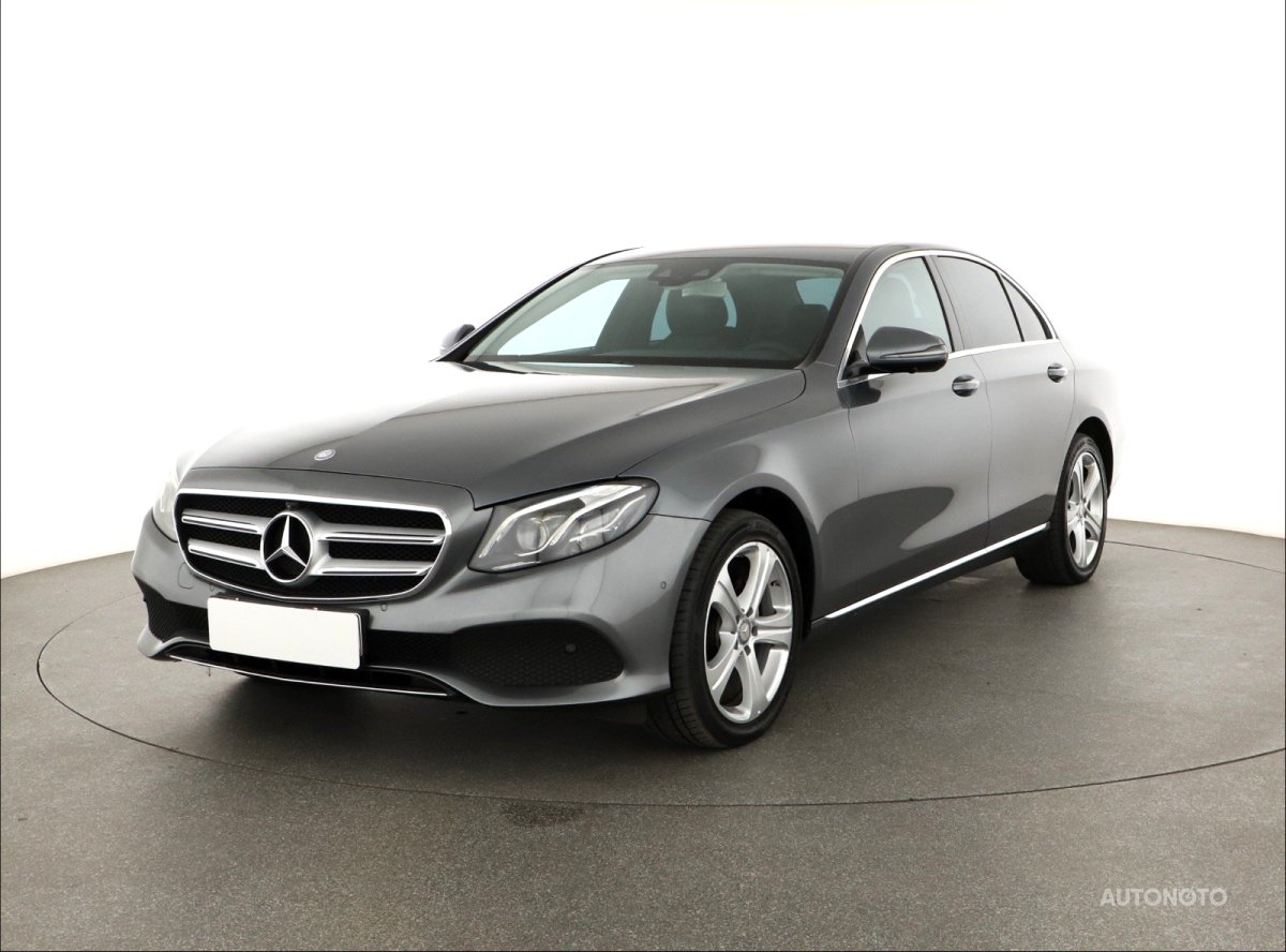 Mercedes-Benz E, 2016 - pohled č. 3