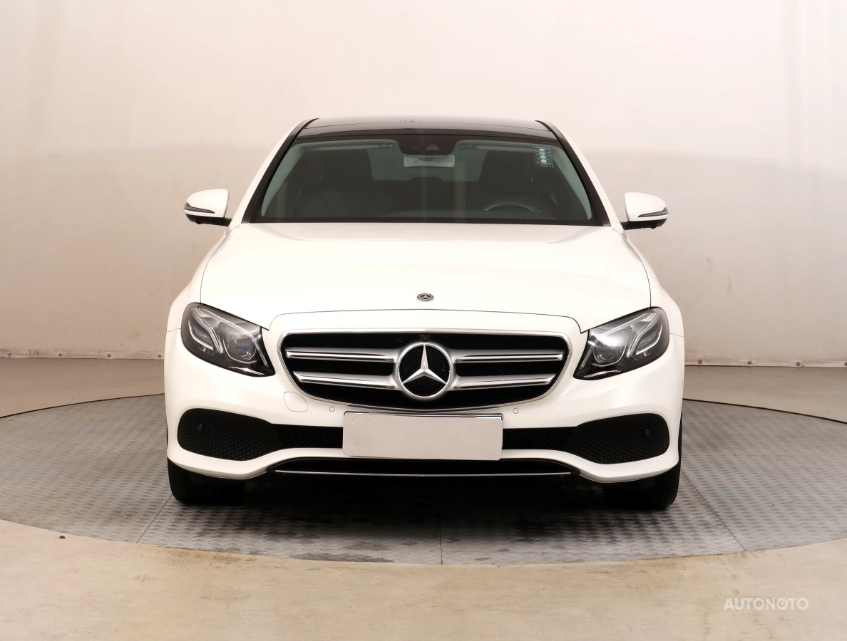 Mercedes-Benz E, 2018 - pohled č. 2